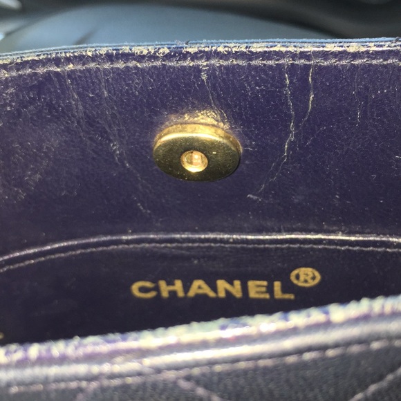 Gorgeous navy blue Chanel leather bag - Picture 7 of 8